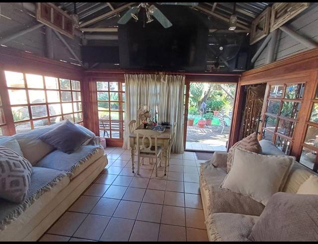 6 BEDROOM HOUSE FOR SALE IN FLORAUNA